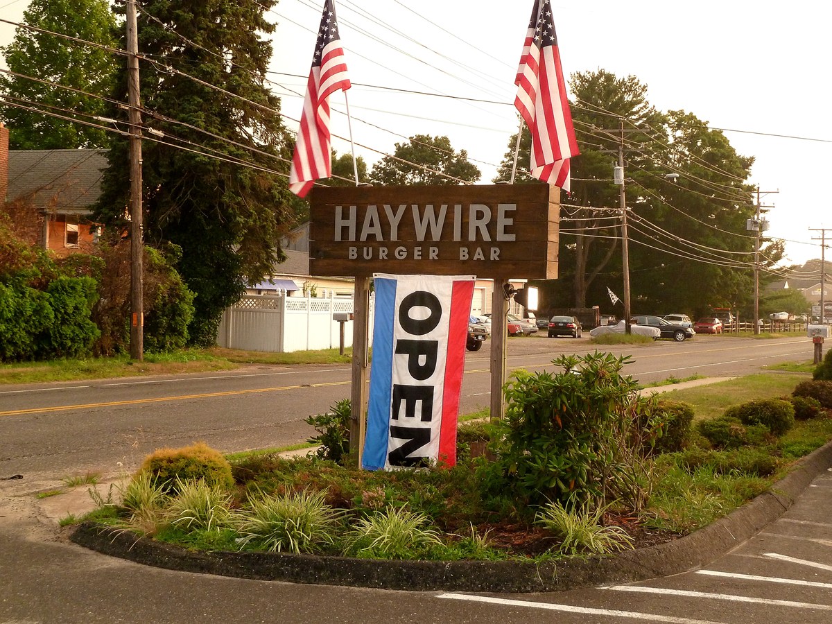 Haywire Burger Bar Opens In Westbrook With Some Of Connecticut’s Best Hamburgers